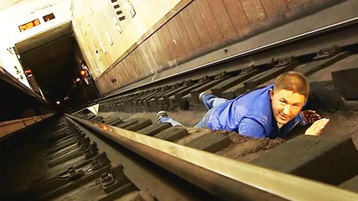 ai cazut intre sinele de la metrou uite ce trebuie sa faci