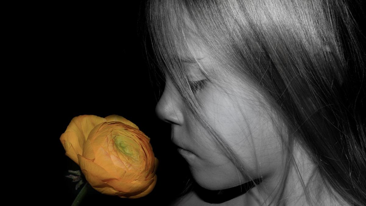 fetita de cinci ani umilita de invatatoare dupa ce a fost obligata sa si scoata peruca pentru ca nu