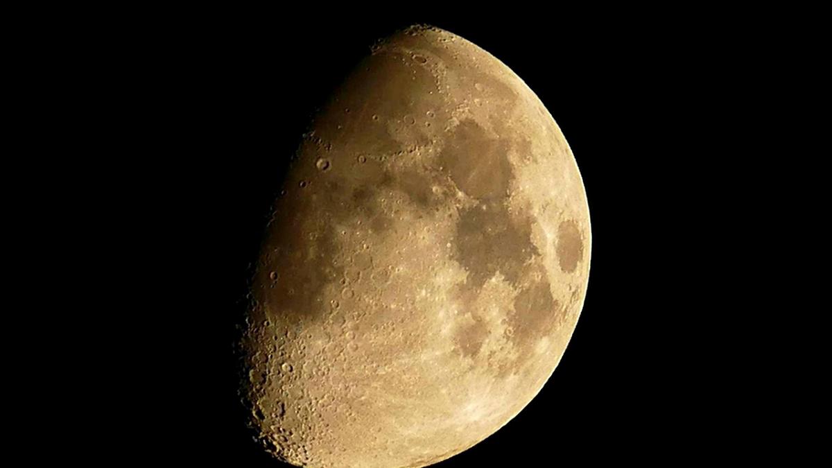 luna mai batrana cu cateva milioane de ani decat se credea initial