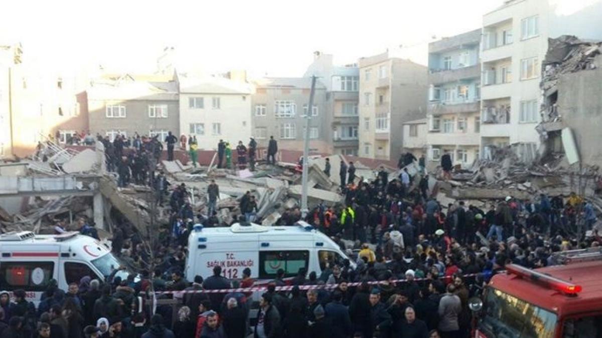 turcia lovita de o noua nenorocire o cladire s a prabusit la istanbul