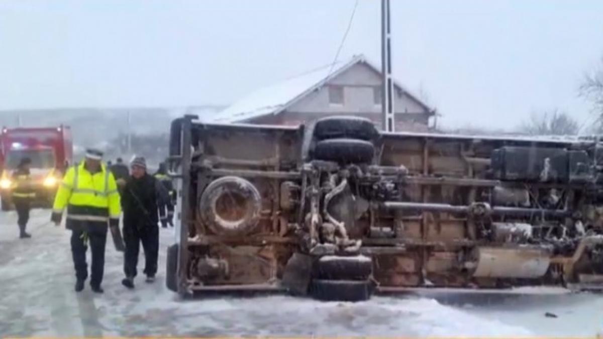 accident violent intre microbuz plin cu pasageri si o autoutilitara a fost activat codul rosu de