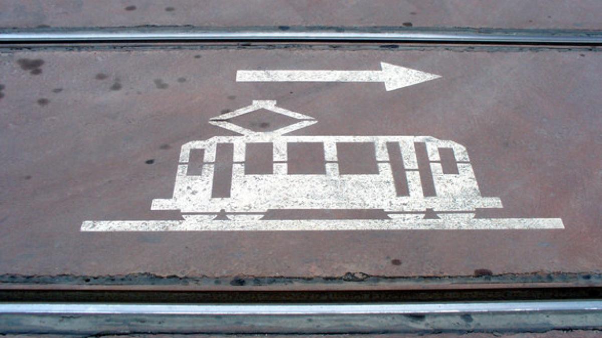 soferita care a blocat tramvaiele aproape o ora in capitala cred ca din cauza rotii nu au putut