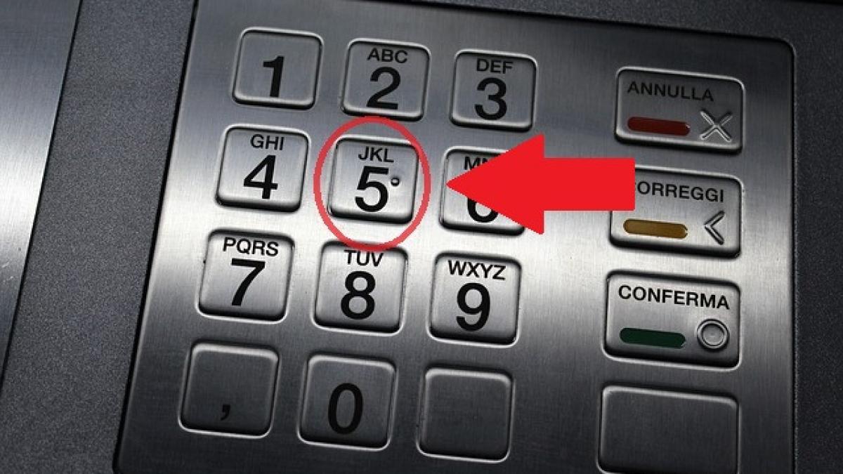 de ce trebuie sa fii atent la tasta 5 atunci cand folosesti un bancomat cum poti fi pacalit de