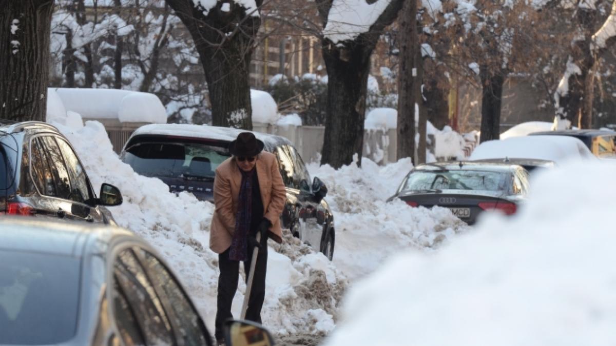 imagini inedite cu ilie nastase cum a fost surprins sportivul in nametii din bucuresti la cei 70 de