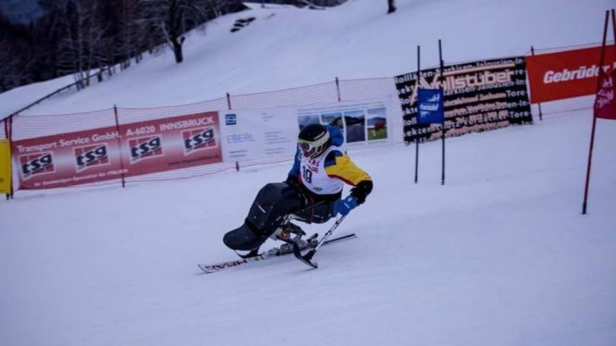 romanul care schiaza doar cu un picior a fost medaliat cu argint