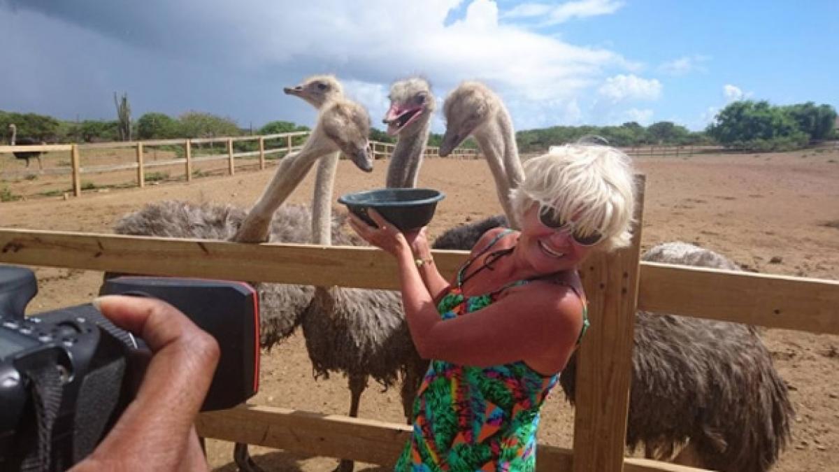 monica tatoiu a primit lectii de fidelitate in vacanta