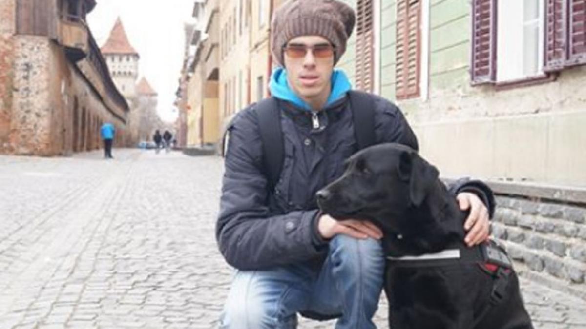 povestea lui paul un tanar nevazator care lupta pentru normalitate