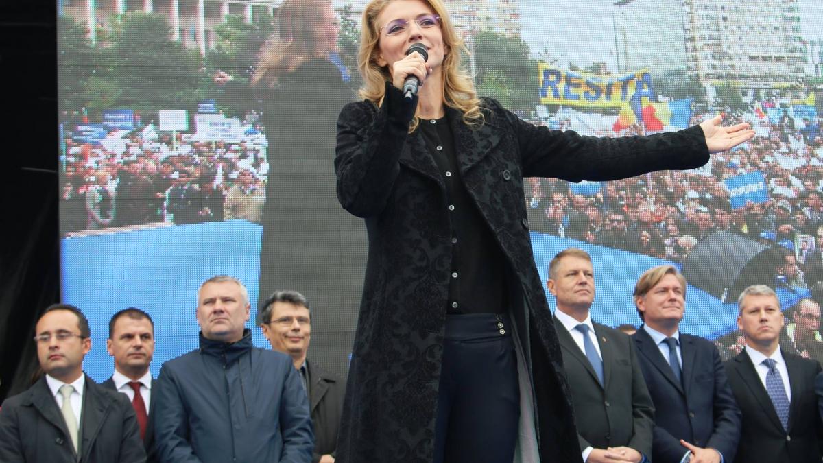 alina gorghiu atac furibund domnule dragnea hai cu legile in parlament nu pe furis ca hotul