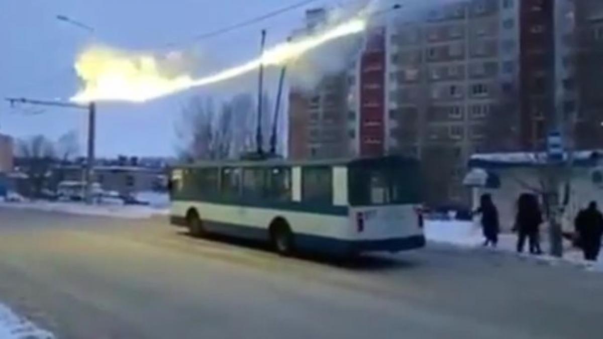 incident socant in rusia firele electrice ale troleibuzelor au luat foc