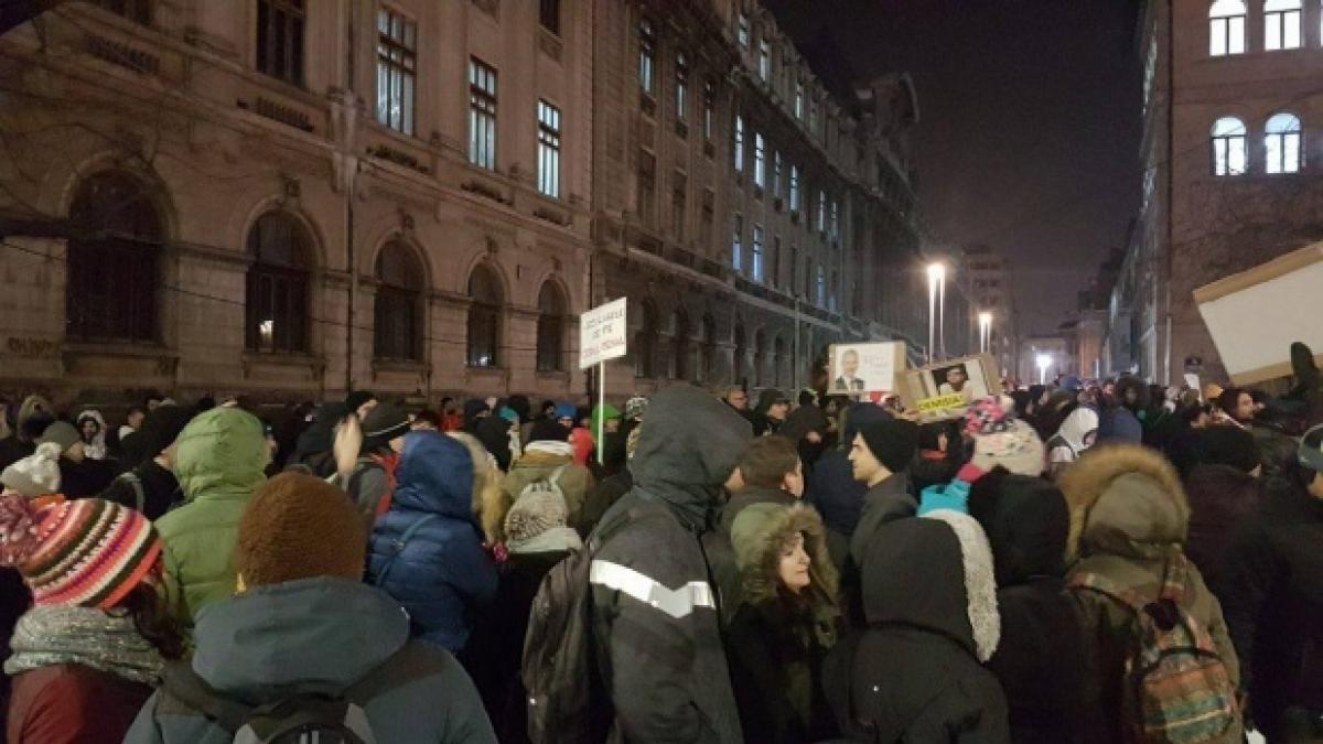 protest fata de legea gratierii la sibiu anuntat pe facebook cine si a anuntat participarea