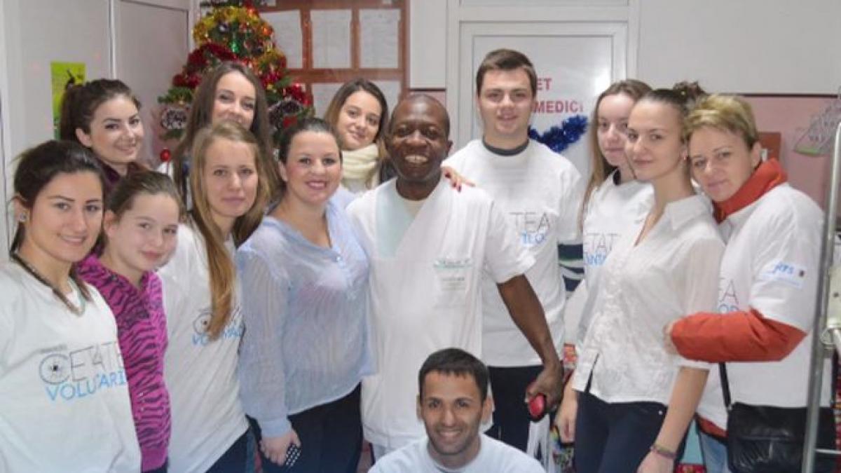 eroul zilei medicul de ciocolata care trateaza copiii romani