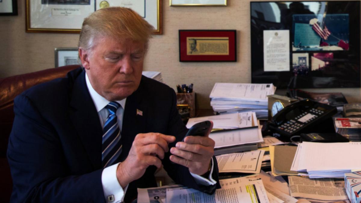 donald trump este obligat sa renunte la telefonul personal