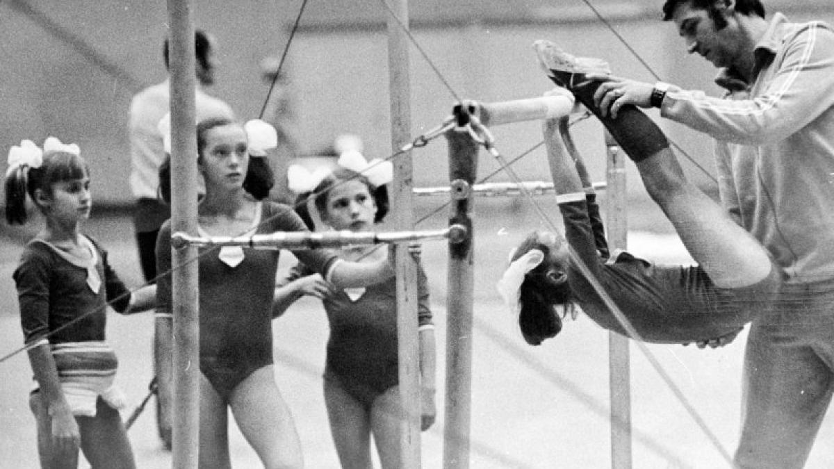 romania a avut o gimnasta mai buna decat nadia la 11 ani a fost diagnosticata cu miopie si toata