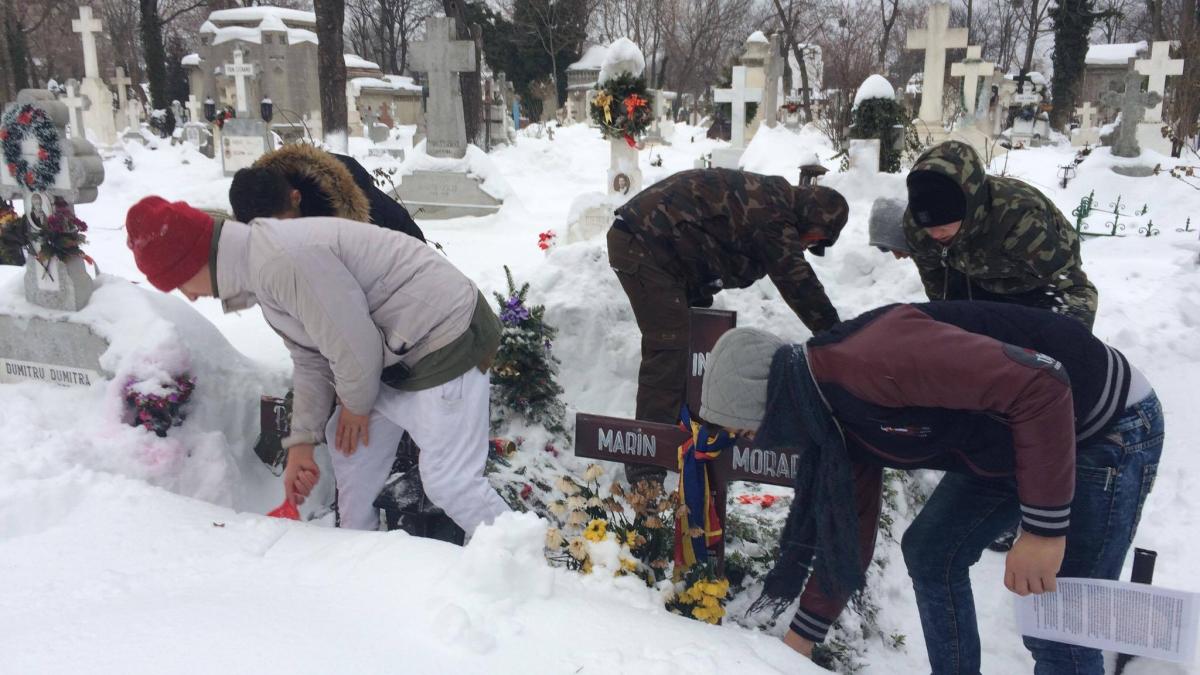 s a intamplat mormintele maestrilor amza pelea ovidiu iuliu moldovan sebastian papaiani marin