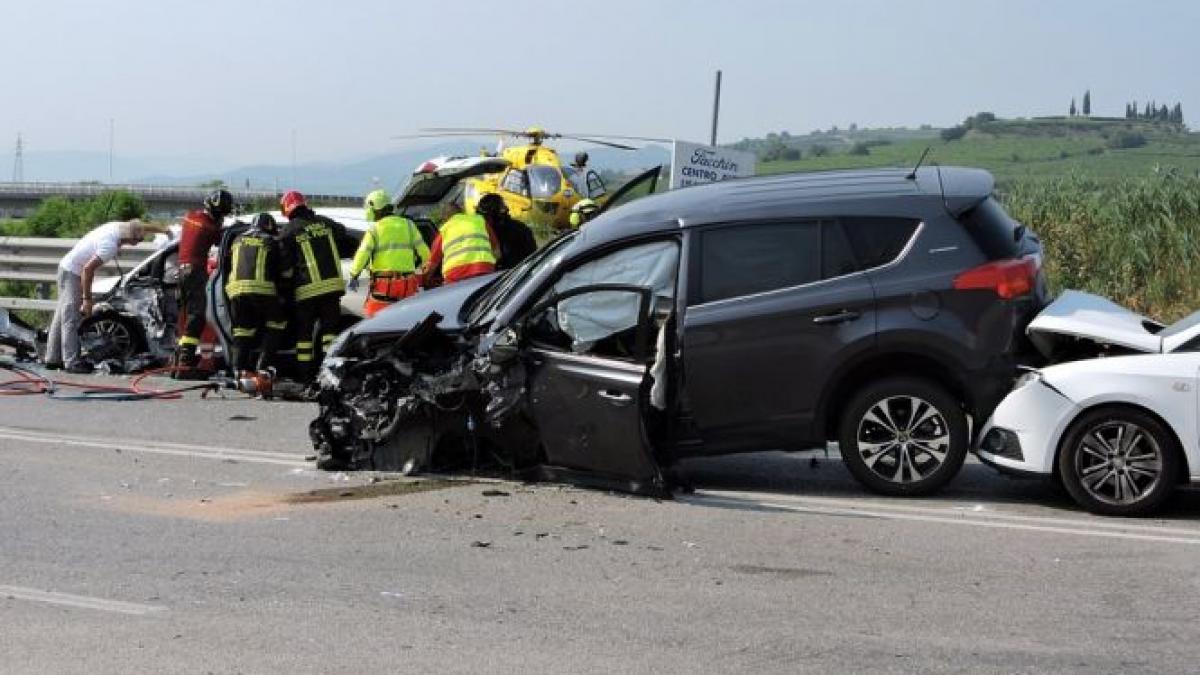 accident in lant cu trei autoturisme la gura humorului