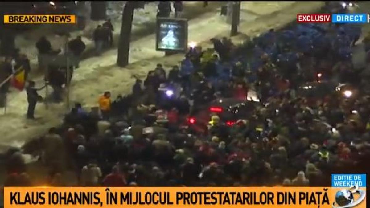 iohannis in masina la proteste oamenii merg pe jos