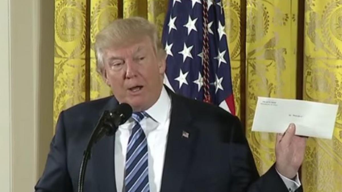 obama i a lasat lui trump o scrisoare in biroul oval