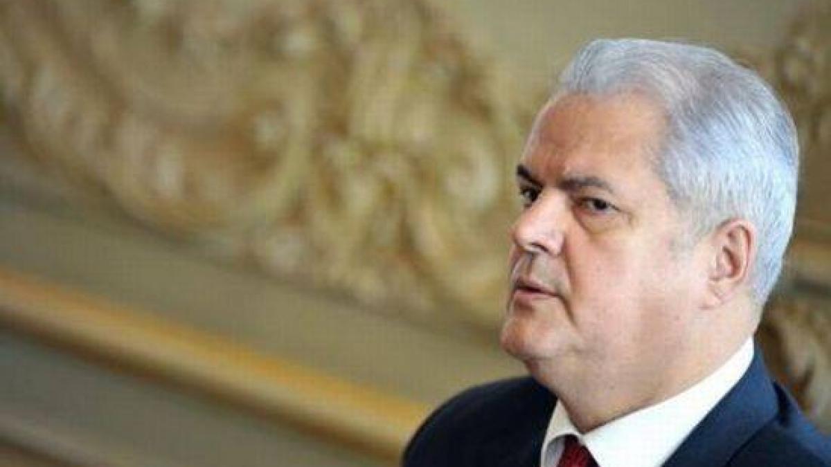 adrian nastase despre initiativa lui klaus iohannis nu poti folosi referendumul pentru a lua