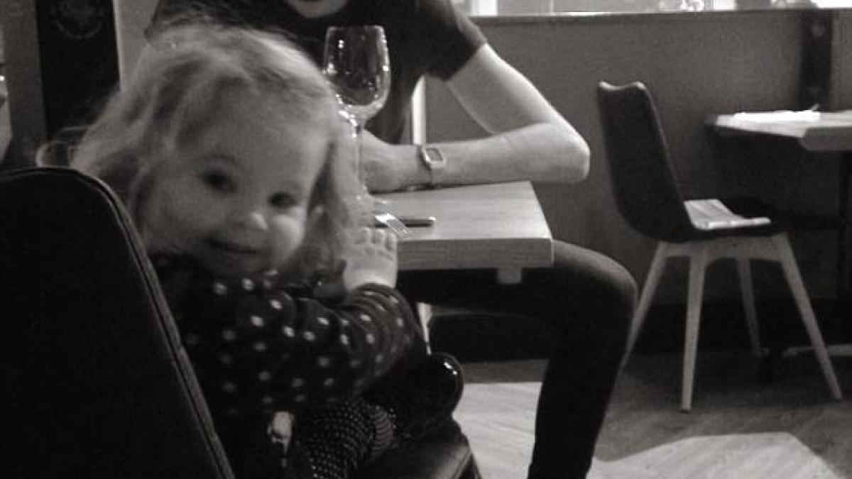 gestul impresionant facut de un chelner pentru o tanara care a venit cu copilul la restaurant