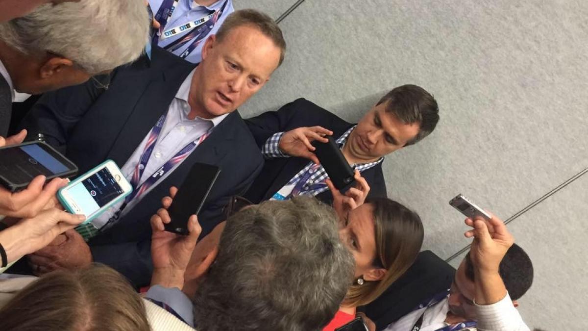 mesjul bizar lansat de purtatorul de cuvant al casei albe nimeni nu isi explica ce s a intamplat