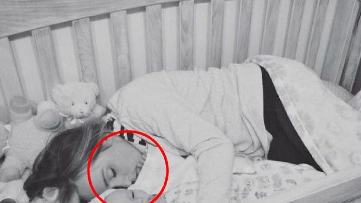 si a vazut sotia in patut cu fiica atunci cand a venit acasa in acel moment a descoperit adevarul