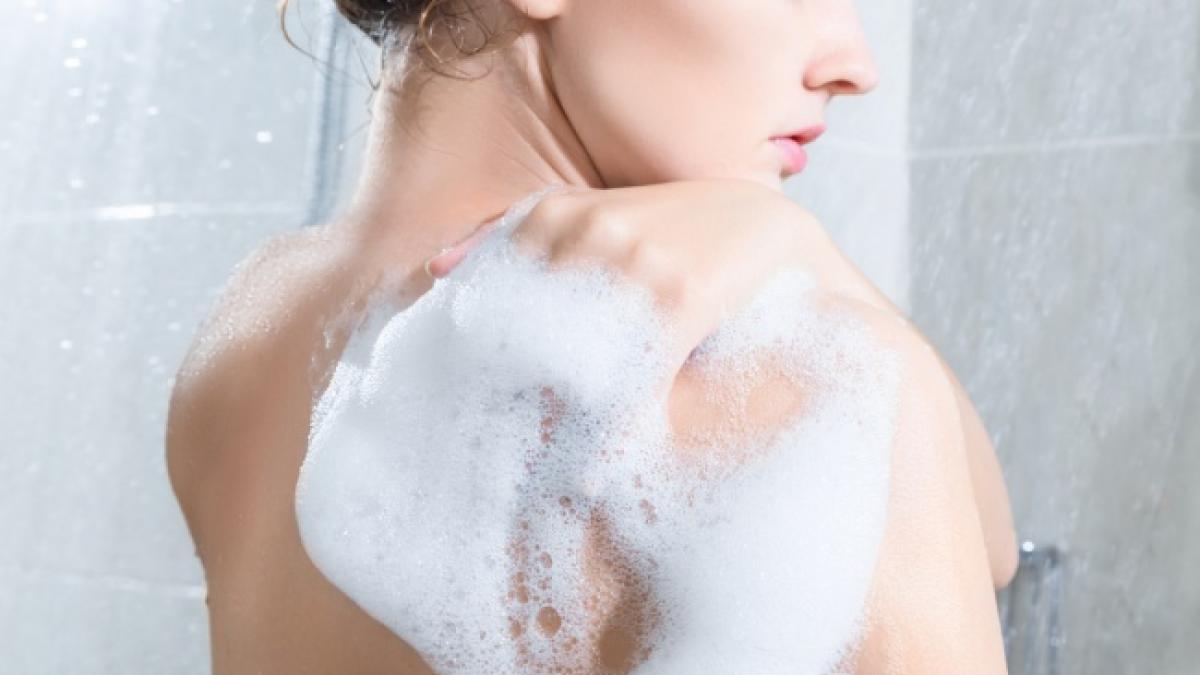 iti place sa te speli cu mult gel de dus nu mai face asta niciodata te ai putea imbolnavi grav