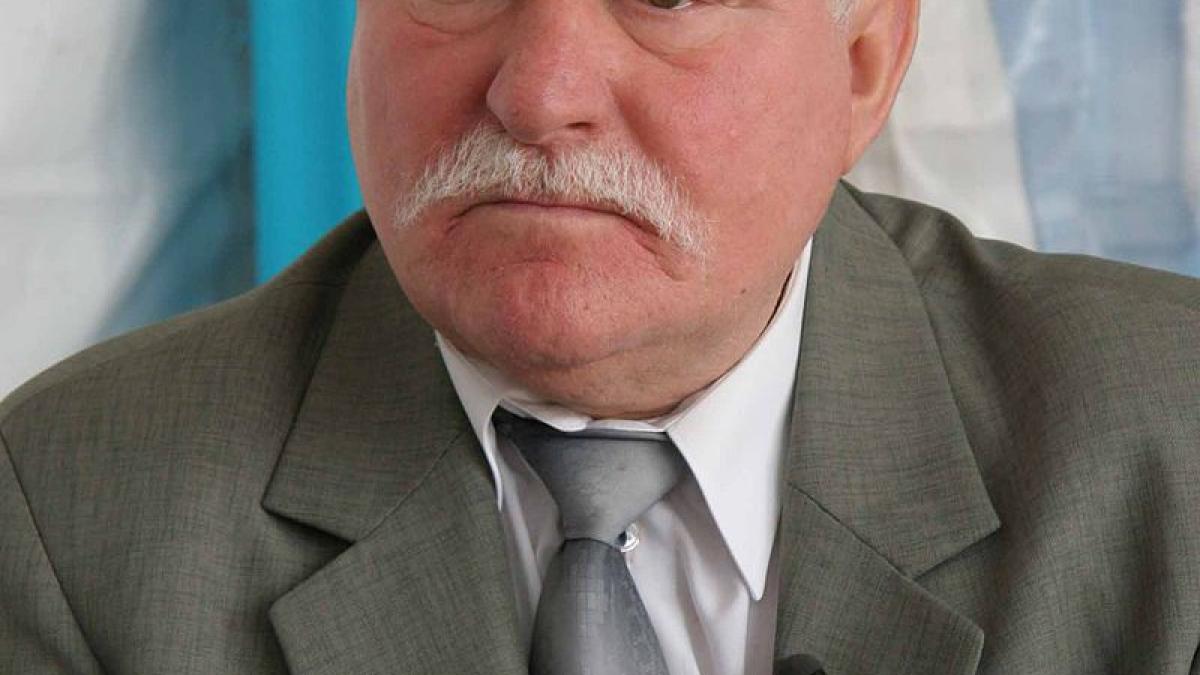 experti fostul presedinte polonez lech walesa a facut politie politica