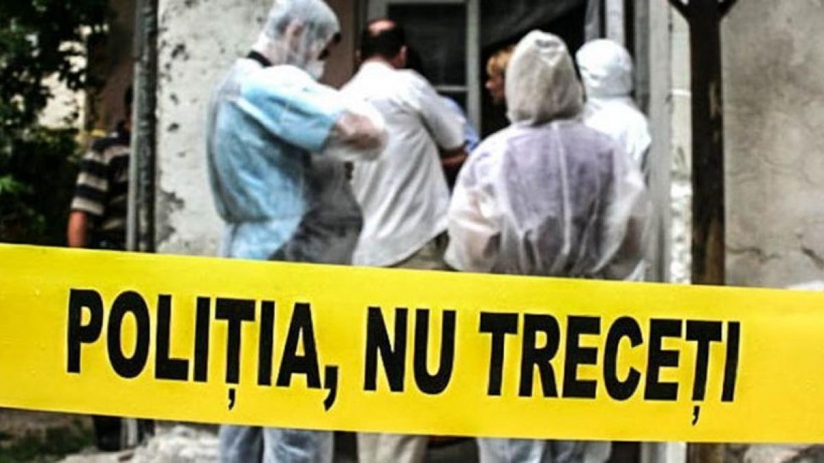 crima oribila in iasi barbat gasit mort in casa cu capul taiat in doua