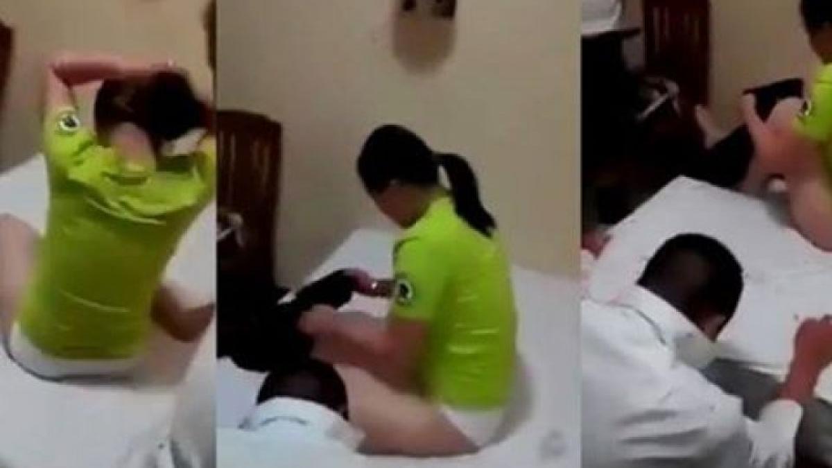 isi insela linistita sotul cand a privit in sus s a uitat mai bine si s a ridicat din pat de