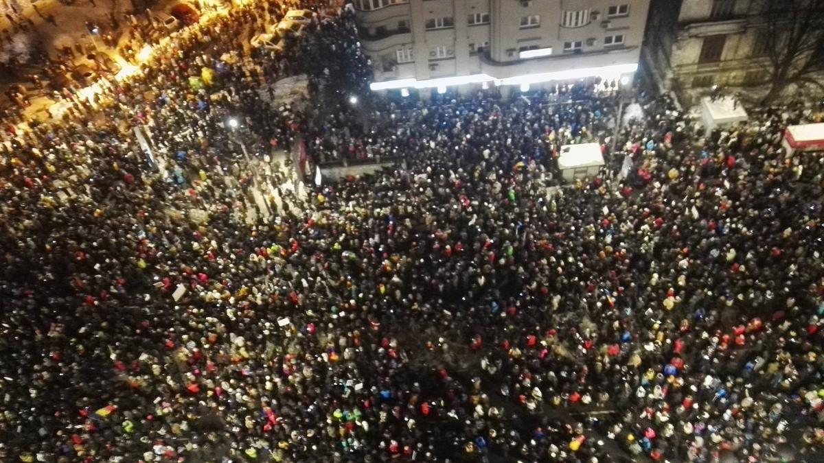 statia de metrou piata victoriei blocata de oameni metrorex a suplimentat numarul de trenuri