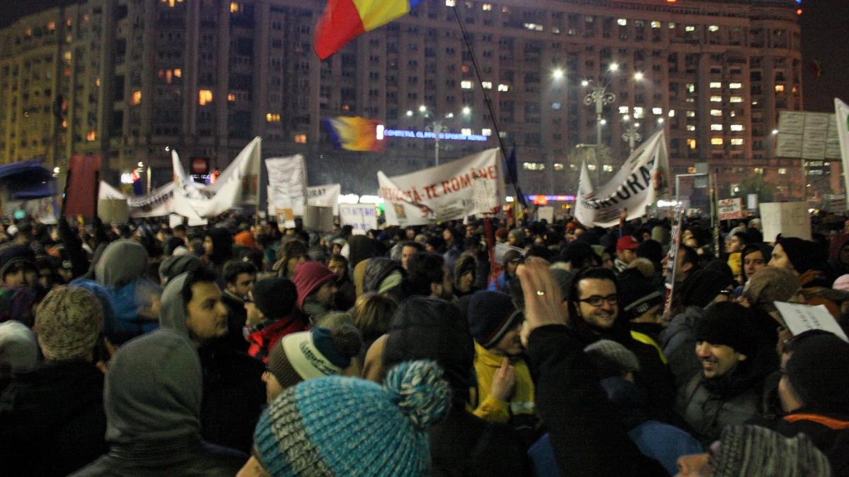 prahova circa 1 000 de persoane protesteaza in centrul ploiestiului