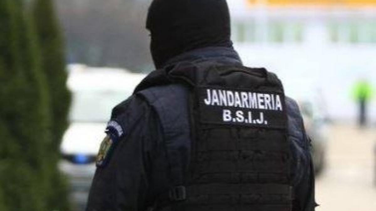ce spune jandarmeria despre faptul ca miercuri si ar fi agresat un coleg in civil infiltrat printre
