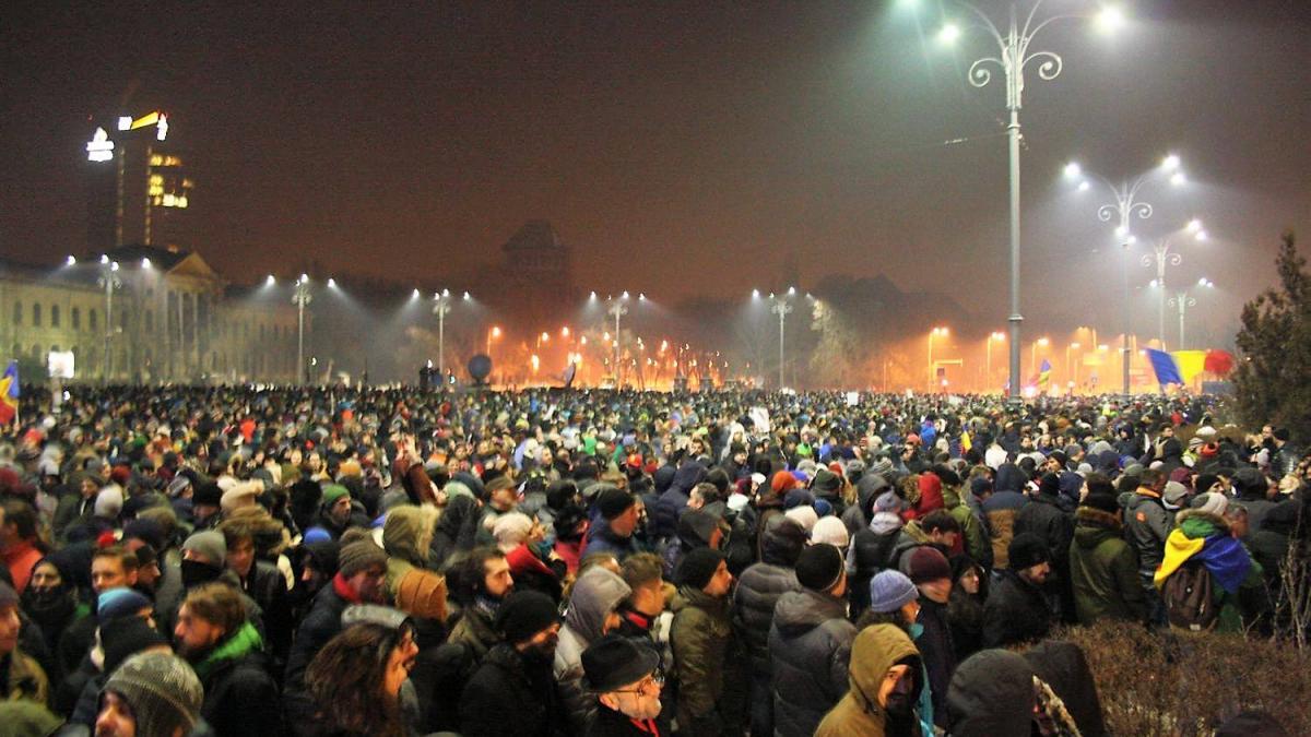 noi proteste fata de gratiere in capitala 50 000 de oameni se afla in fata guvernului