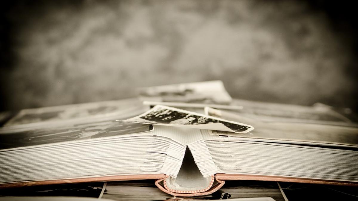 se uita la poze alaturi de mama sa cand l a intrebat cine e barbatul din fotografie raspunsul sau e