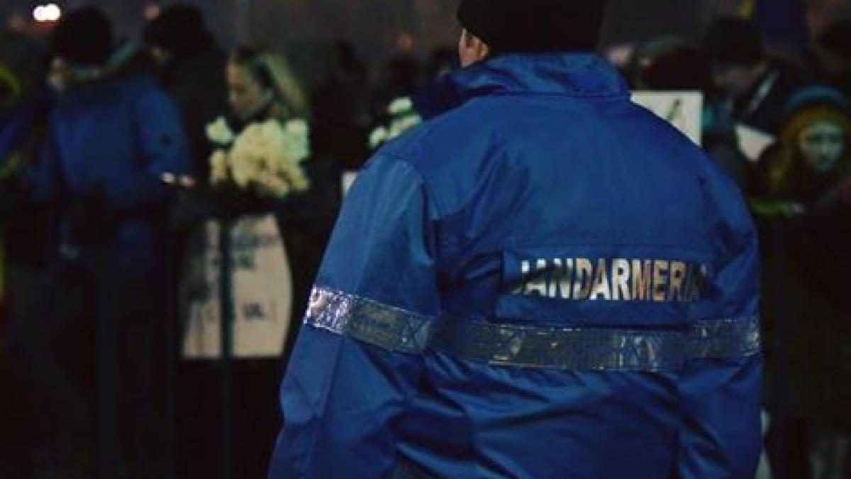 jandarmii care vegheau protestul desfasurat vineri seara la ploiesti au crezut ca nu aud bine ce
