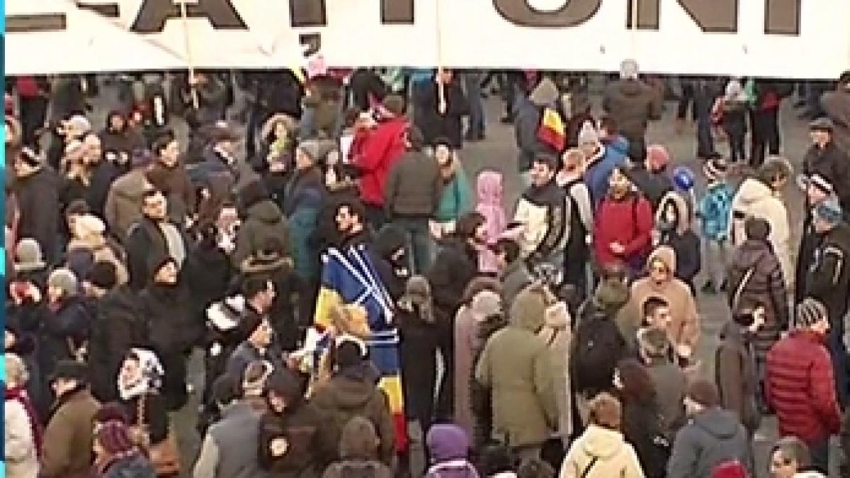 incident la protestul din piata victoriei tanar dus la spital dupa ce a fost lovit de un protestar