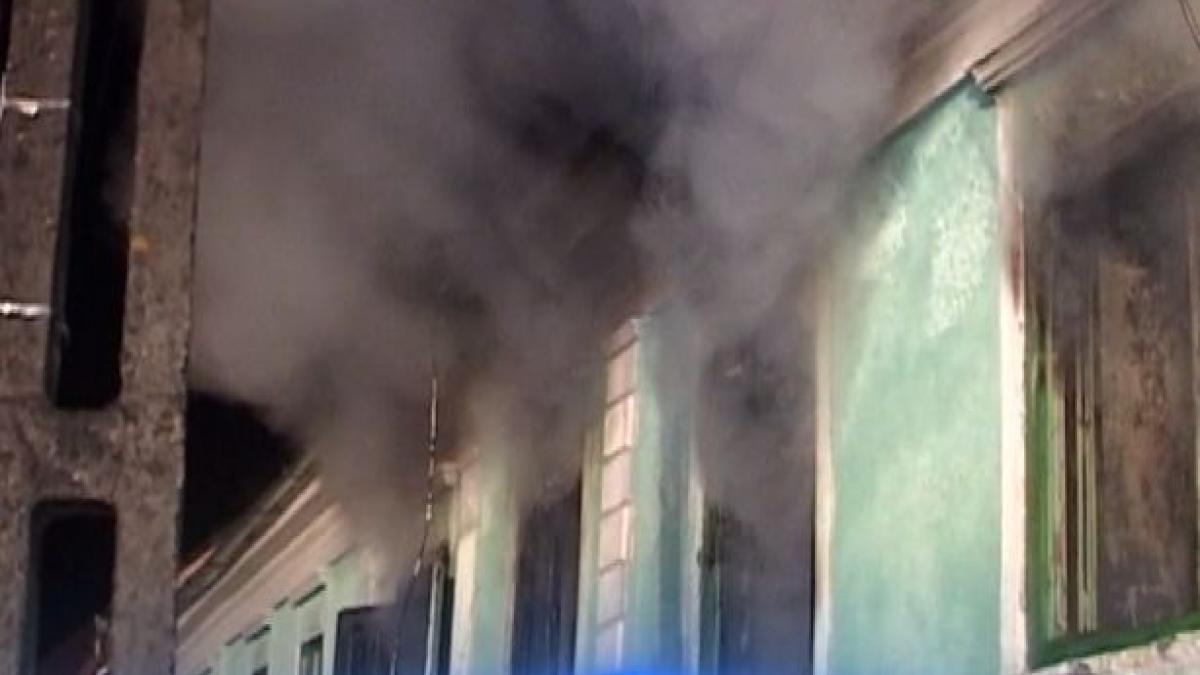 crima odioasa acoperita cu un incendiu localnicii au fost cei care l au dat pe suspect pe mana