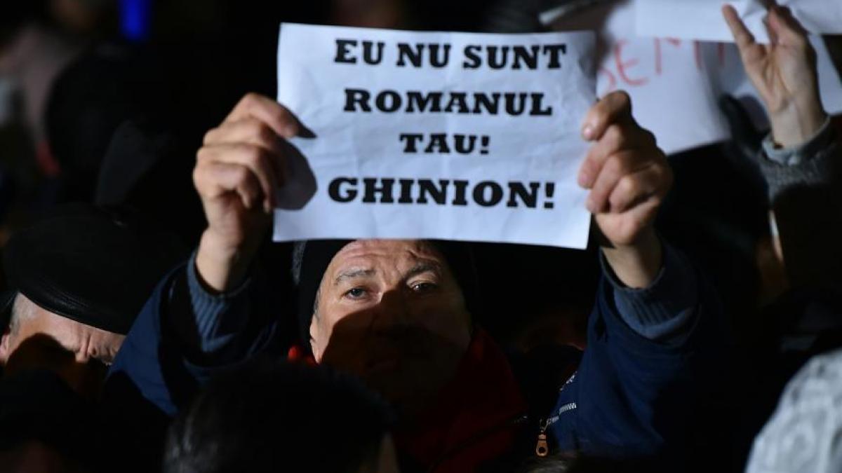 a treia zi de proteste in fata palatului cotroceni oamenii cer demisia presedintelui iohannis