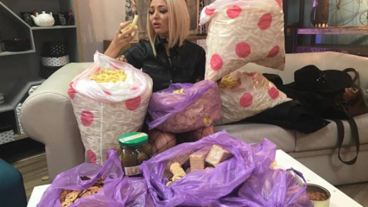 ce cadou i a facut bendeac deliei la implinirea a 35 de ani artista s a pozat instant asa