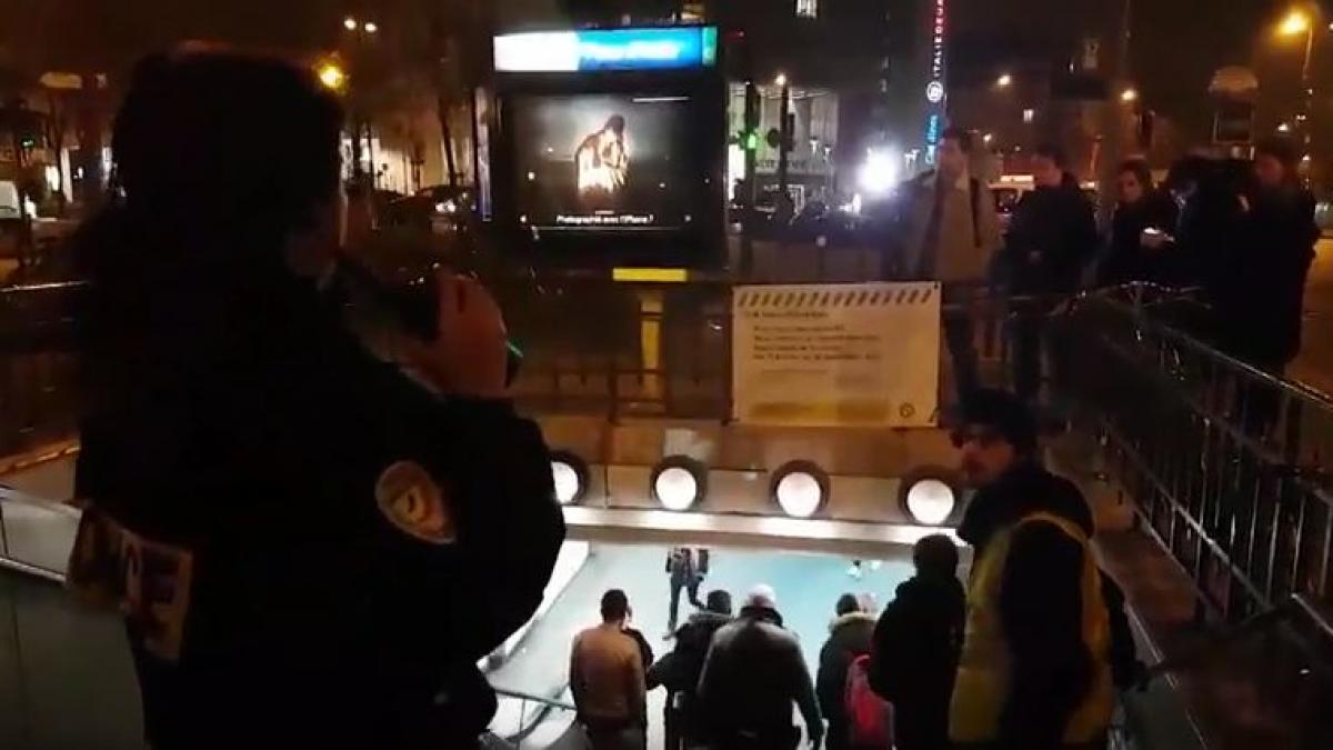 panica la metroul din paris calatori evacuati si circulatie blocata dupa un incendiu izbucnit pe