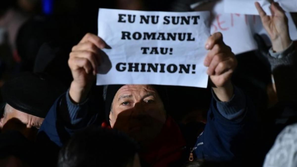 proteste la cotroceni sute de oameni au cerut demisia lui iohannis