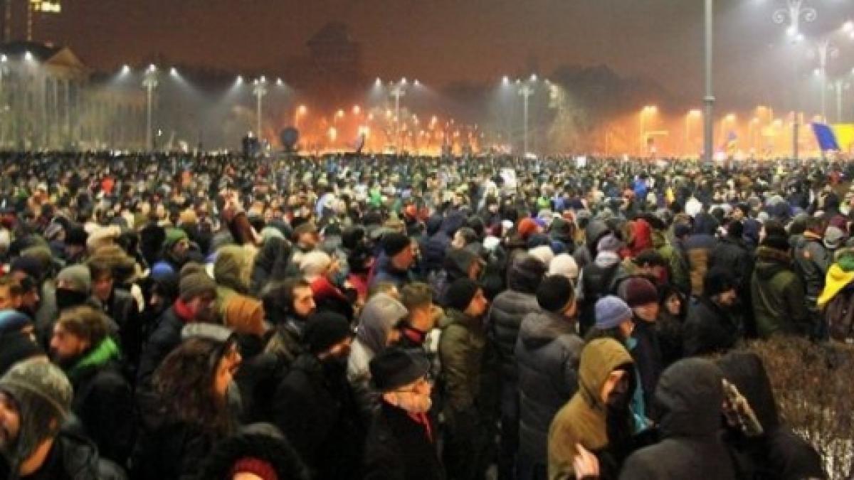 romania starneste uimire in lume le monde una dintre putinele tari unde se protesteaza pentru a