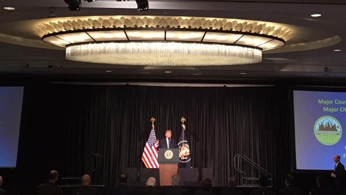 sute de mii de americani cer suspendarea presedintelui donald trump