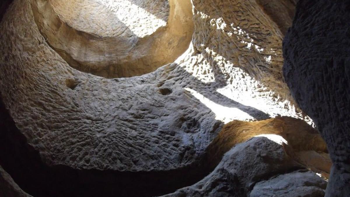 mitul straniu legat de manastirea rupestra sinca veche din brasov