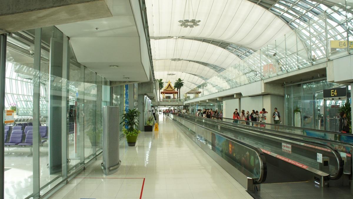 alerta la hamburg sute de persoane evacuate din aeroport