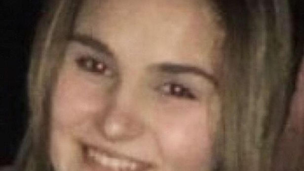 eleva aceasta a intrat intr un restaurant cu iubita ei si a inceput sa cele doua au fost date