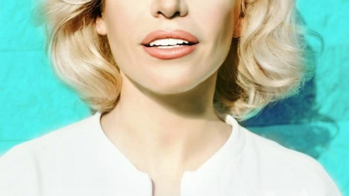 cum a aparut loredana groza la tv de ziua indragostitilor