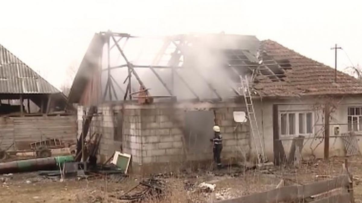 o fetita de un an si doua luni a murit in urma unui incendiu violent
