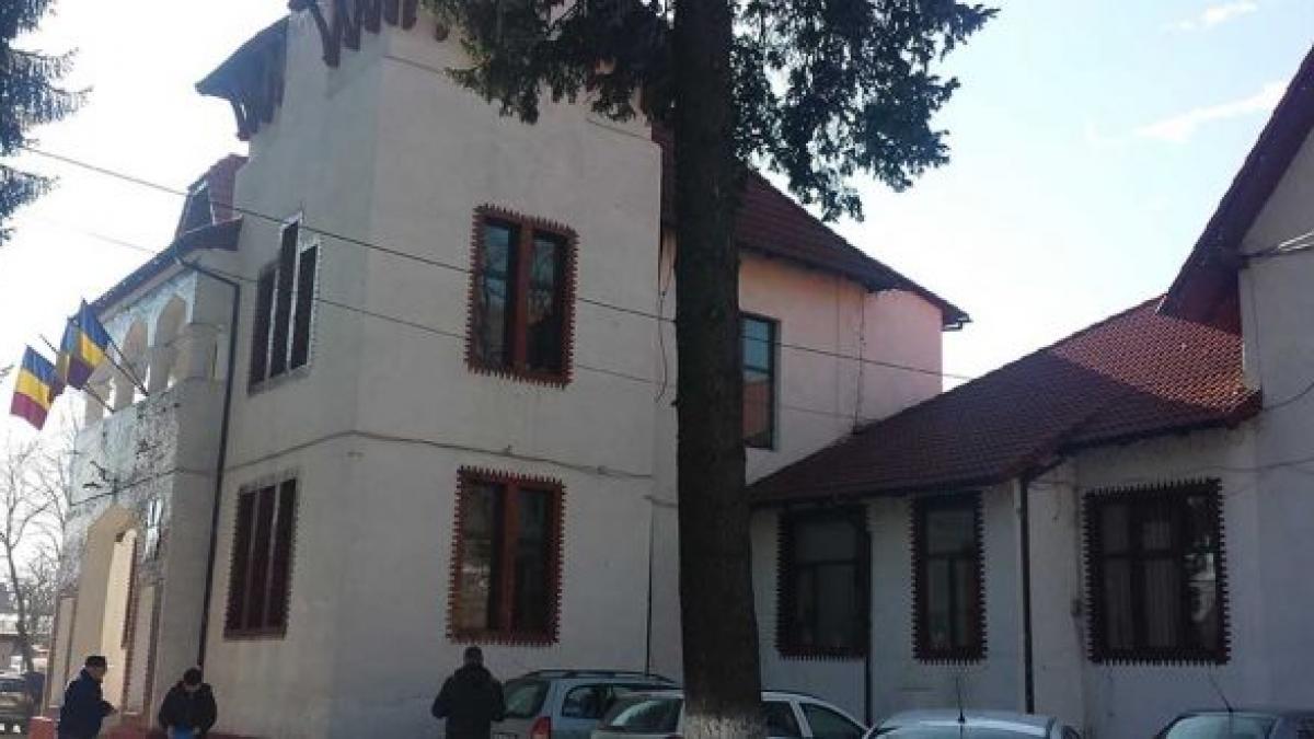 orasul din romania in care primaria va fi transformata in pensiune iar biroul edilului se muta in