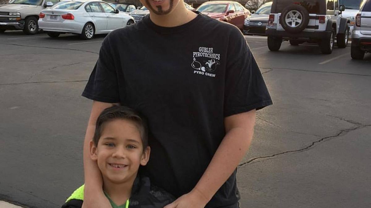 si a pus barba falsa si s a imbracat barbateste apoi si a insotit copilul la scoala gestul sau te